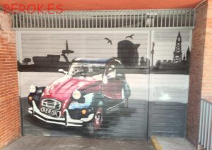 mural puerta de garaje Barcelona citroen 2 caballos